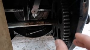 Ремонт снегоуборщика. Замена резиновой муфты отвечающей за передачу движения.