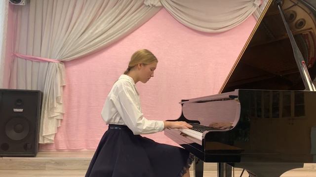 И. С. Бах, "Двухголосная инвенция си минор", BWV 786,исполняет Фадюшина София смотреть онлайн