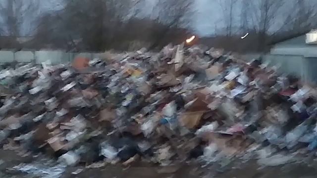 Свалка в центре старинного города Муро смотреть онлайн