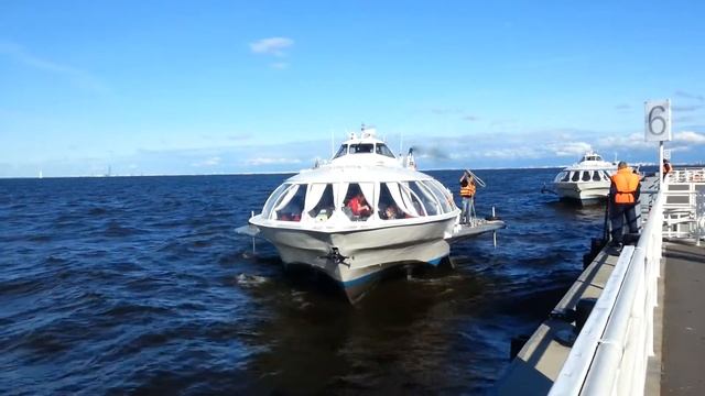 Прибытие метеора в Петергоф смотреть онлайн