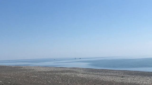 Набережная у ТЦ Мандарин, Мзымта, Адлер, Сочи - народ гуляет! смотреть онлайн