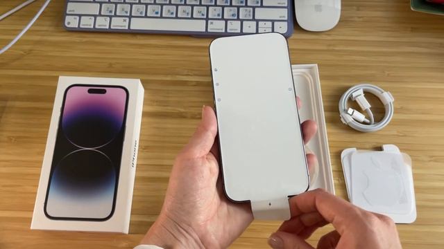 Распаковка iPhone 14 Pro  // Always-On экран и Dynamic Island // цена в Америке