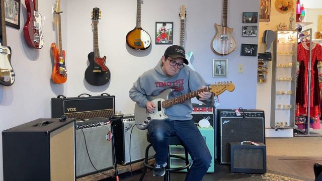 Fender Player Mustang 90 and Four Seasons Denim Coat смотреть онлайн