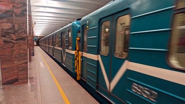 Отправление Ема-502/Ем-501 со станции ленинский проспект