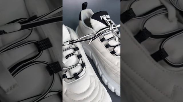 ДО/ПОСЛЕ почистили белые кроссовки Prada? #химчистка #допосле смотреть онлайн