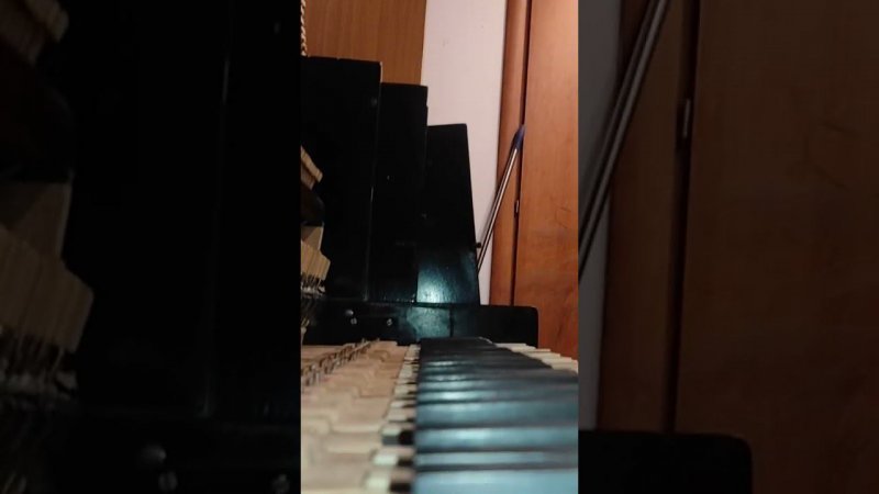 пианино из СССР 5 октав, 61 клавиша // upright piano from the USSR 5 octaves, 61 keys