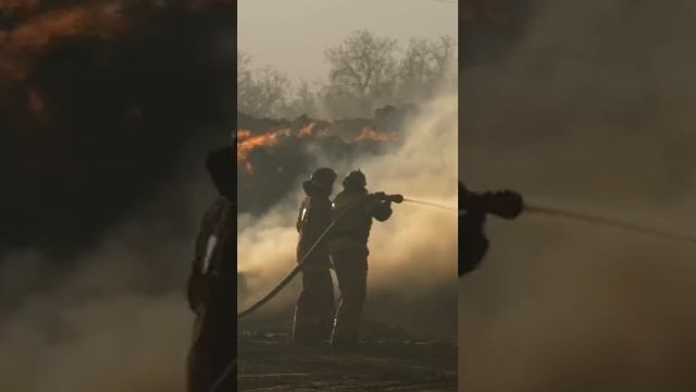 Сильнейший пожар бушует в селе Успенка в 30 километрах от Тюмени