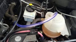 Стравливание воздуха из системы, после замены термостата Sandero Stepway 1.