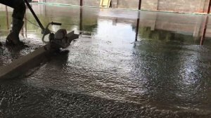 Заливка бетона в ангаре, конечно же с музыкой!