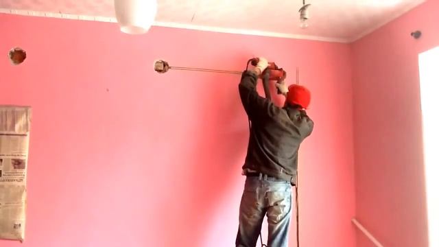 Штроборез Хилти в работе