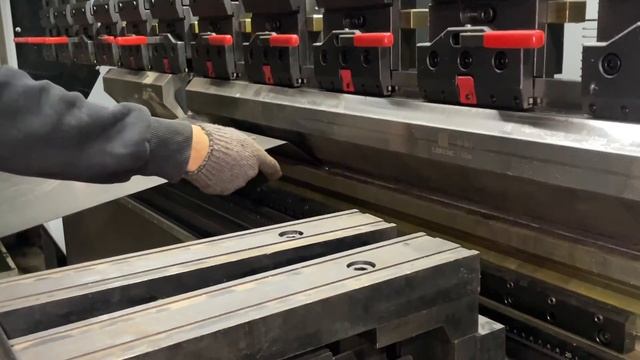 ЧПУ листогибочный станок 8+1 осей delem da-69t смотреть онлайн