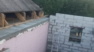 Совмещение саманной стены и газоблока. Снятие опалубка.