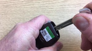 Hyundai i40 Proximity Key Battery Change HOW TO