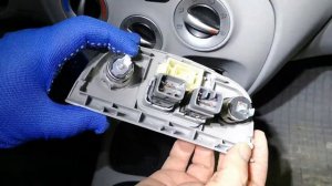 Снимаем панель прикуривателя,розетки и обогрева сидений на Hyundai Accent,Verna 2006-2010