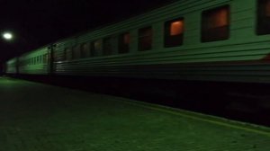 Сахалин. ТГ16 с пассажирским поездом "Ноглики-Южно-Сахалинск" отправляется со станции "Поронайск"