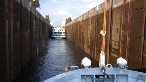 Вход в шлюз Волго-Балта