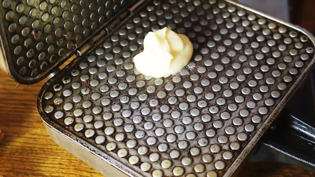 ТРУБОЧКИ со СГУЩЕНКОЙ В ЭЛЕКТРОВАФЕЛЬНИЦЕ \ Тесто для трубочек \ Трубочки со сгущенкой рецепт смотреть онлайн