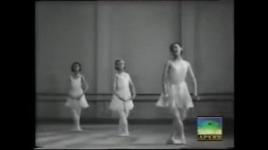 Assemblé ( ассамбле - собранный).