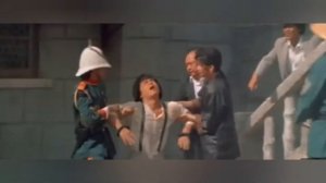 Джеки Чан делает трюки для фильмов без страховки(1-ая часть)))