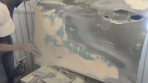 Как выровнять шпатлёвку на двери.