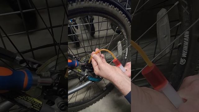 Как прокачать гидравлический тормоз на велосипеде? - смотреть видео ...