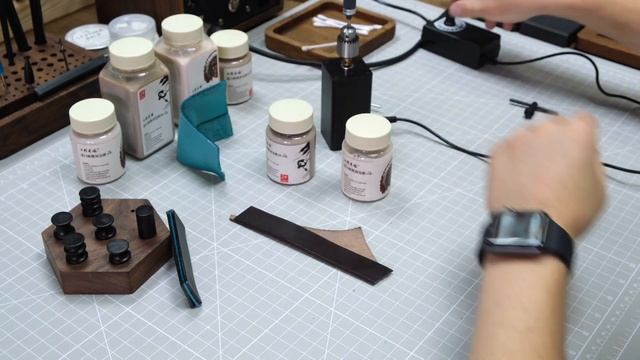 Средство для обработки края кожи! Полируем торец | Burnishing leather edges. EDGE FINISHING. смотреть онлайн