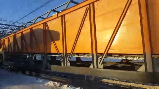 По 2 платформе 3 пути проходит поезд с снегоуборочным составом смотреть онлайн