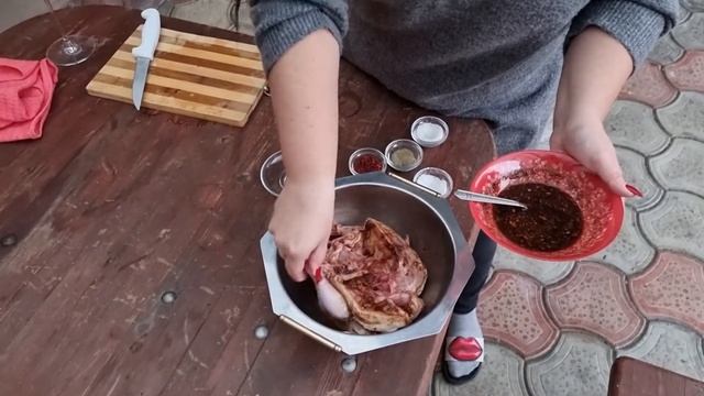 Успела записать видео по хорошей погоде! Сегодня снег. Цыплята-корнишоны на мангале смотреть онлайн