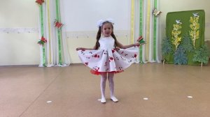 Чичков "Выглянуло солнышко..."
Сольное исполнение Алиса Неяскина