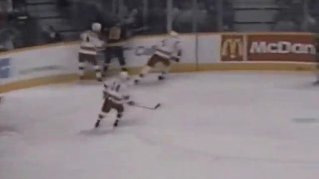 Vladimir Krutov got smashed by Dana Murzyn (1990)