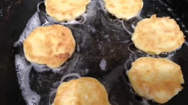 Лепёшки из плавленого сырка/бюджетное блюдо/вкусно, легко и просто!