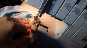 Обработка изнаночного шва горловины бейкой из кулирки