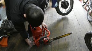 Бензопила "Дружба-4 Электрон" пролежала в гараже 15 лет,пробуем завести!