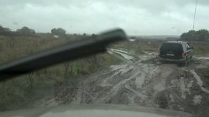 Ford Expedition на бездорожье на Pirelli Scorpion MTR