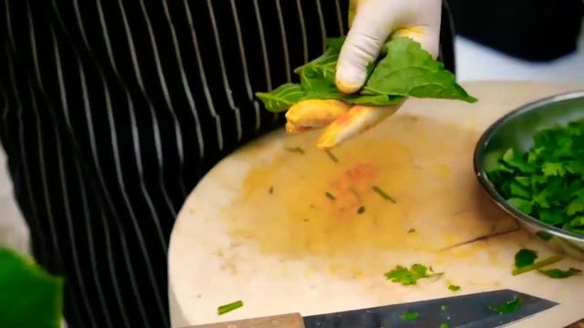 УДИВИТЕЛЬНЫЙ ПРОЦЕСС !!! Разделка и Приготовления Осётра, Тайская Еда, Бангкок Таиланд