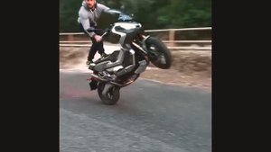 TEST NEW HONDA X-ADV 750 WHEELIE??