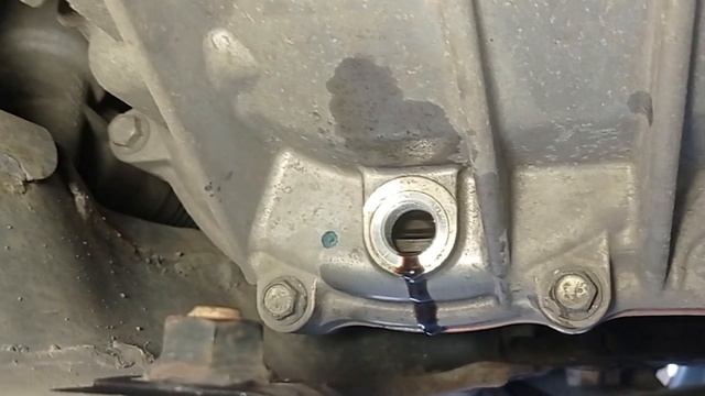 Простая замена масла в планетарной коробке Toyota Prius V гибрид. смотреть онлайн