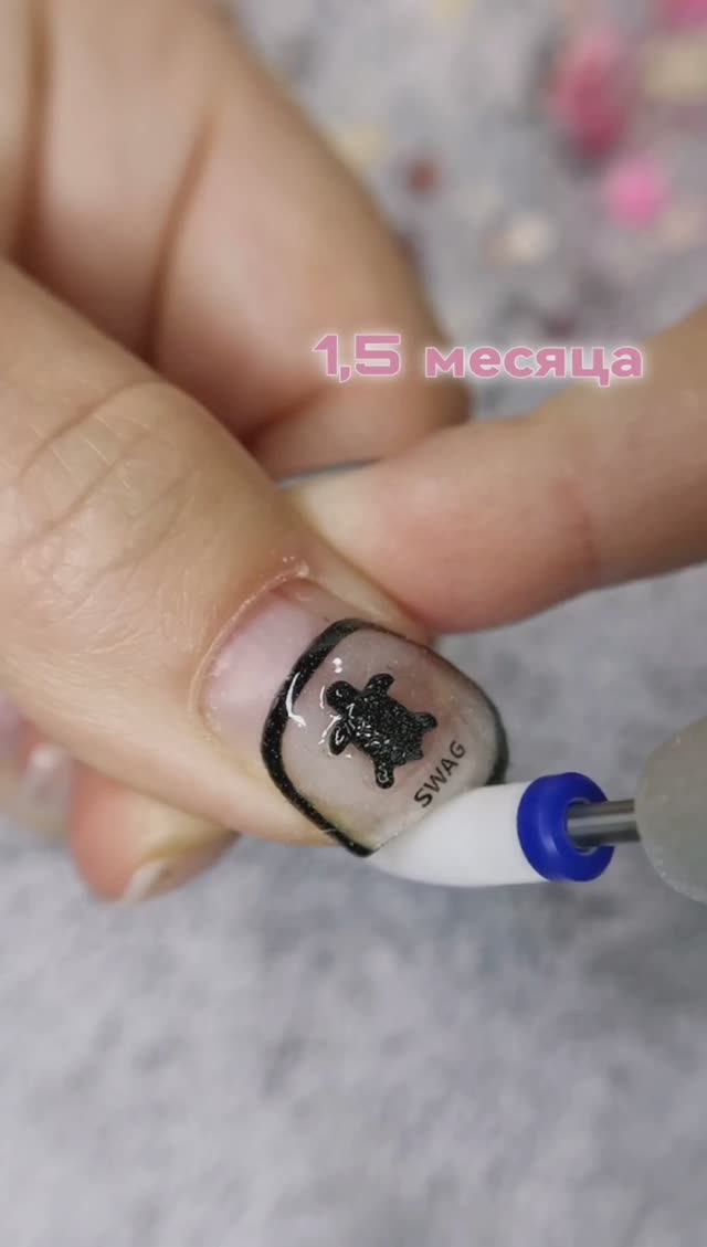 1,5 месяца. Экспресс наращивание на типсах с готовым дизайном.