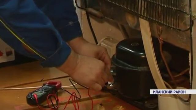 В селе Южно-Александровка Иланского района шаровая молния свалила электроопору смотреть онлайн