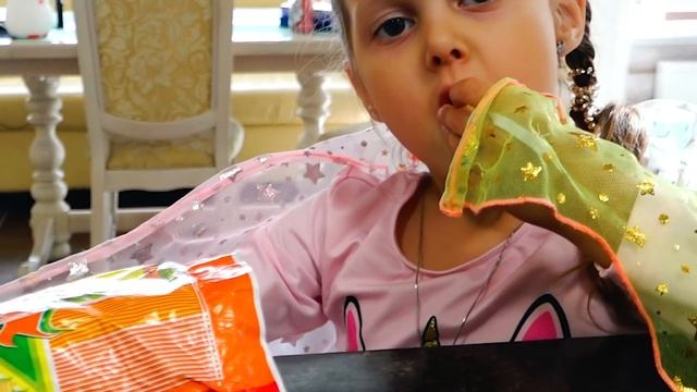 РАЗБИЛИ Цветок! Амелька На Диете и Талант! Лучшие видео с Амелькой Карамелькой