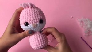 Птичка из плюшевой пряжи крючком | мастер-класс по вязанию амигуруми