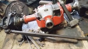 Передний ведущий мост из моста ЛУАЗ и кулаков УАЗ.