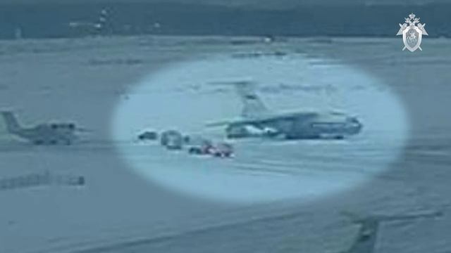 Кадры посадки украинских военнопленных на борт Ил-76. смотреть онлайн