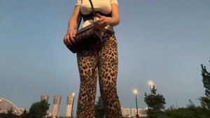 УФФ, А ФУТБОЛКА ТО ПРОСВЕЧИВАЕТСЯ!