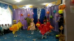 Осенний танец с листочками (Старшая группа)