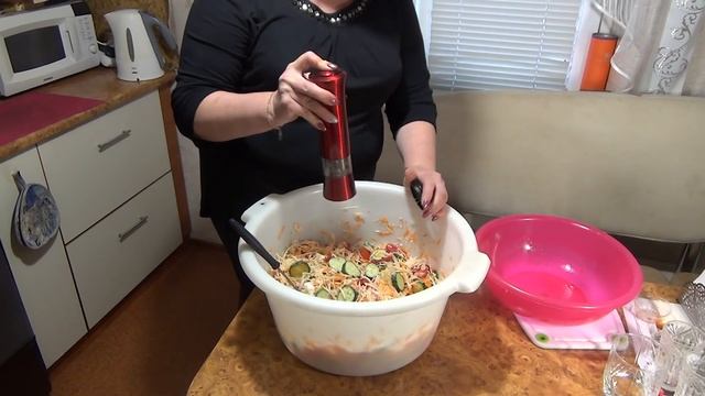 Салат -"Новогодняя радость".. Вкусный салат - легко и просто.Консервация. смотреть онлайн