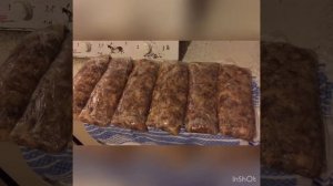 Сальтисон из целой свиной головы в казане на костре.