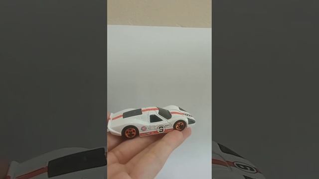 Hotwheels Retro Racers :67 Ford GT40 MK.IV