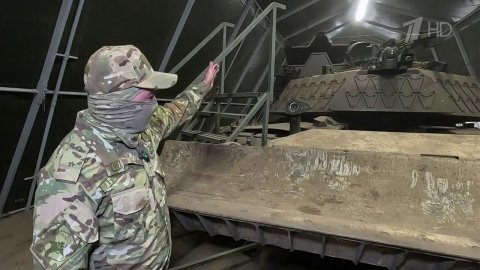 Российские бойцы захватили машину разграждения на базе американского танка "Абрамс"