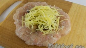 Котлеты с грибами и сыром